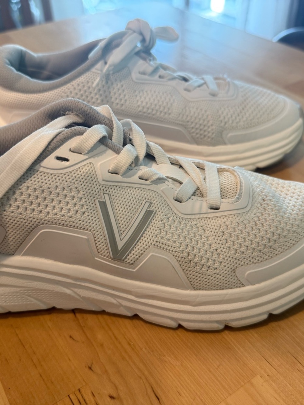 Vionic Women's White Gray Athletic Sneakers
